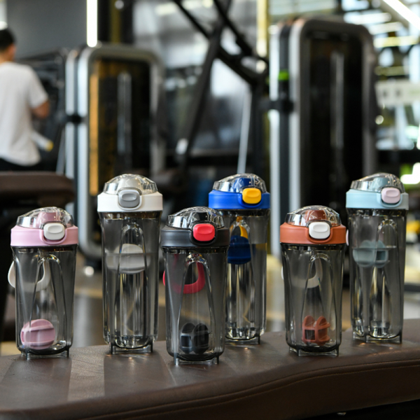 The lid shakes.