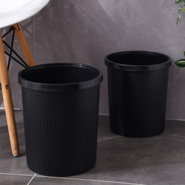 Flip-top trash can