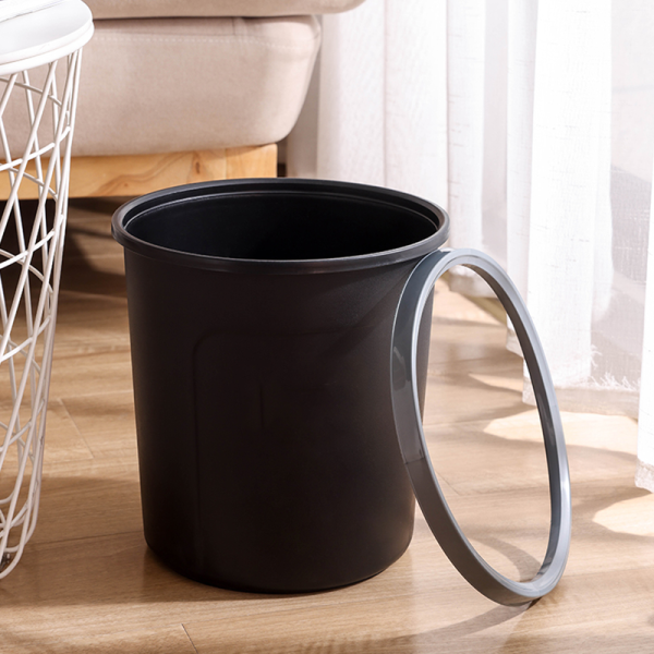 Trash can